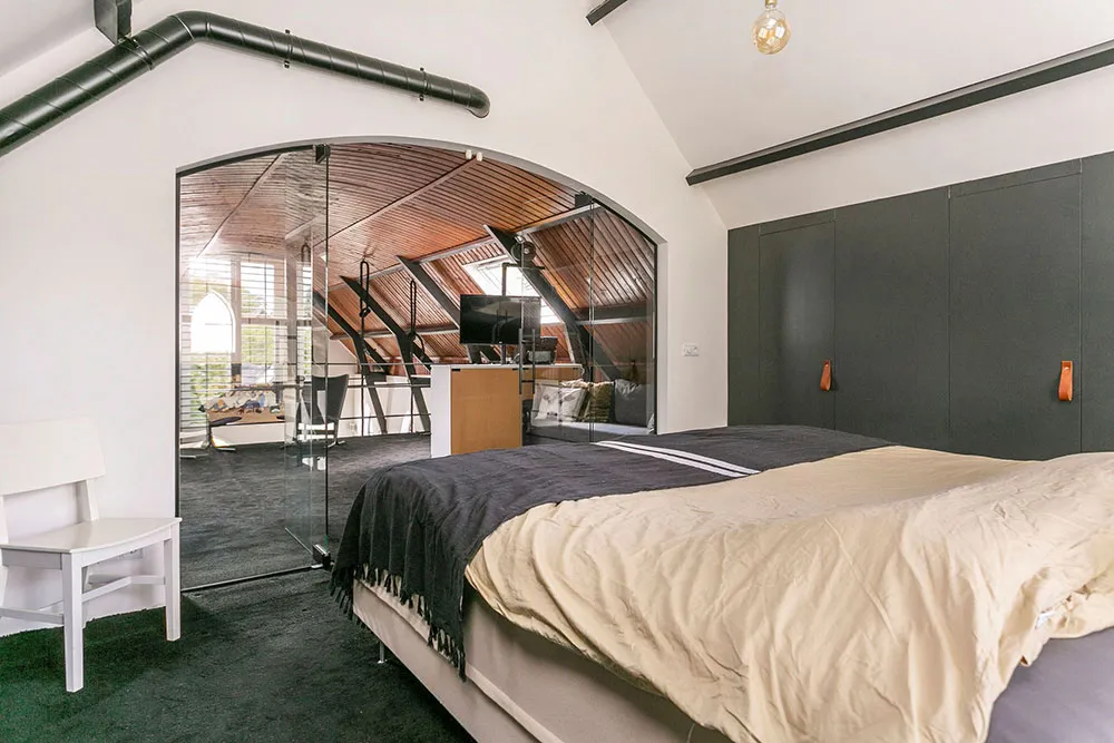 Estilo moderno loft en antigua iglesia bautista en Países Bajos - Gallery image 20