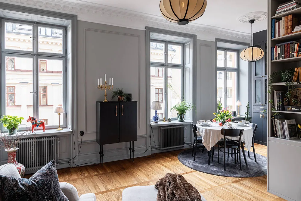 Élegante appartement suédois avec chambre à coucher bleue foncé (62 m²) - Gallery image 12