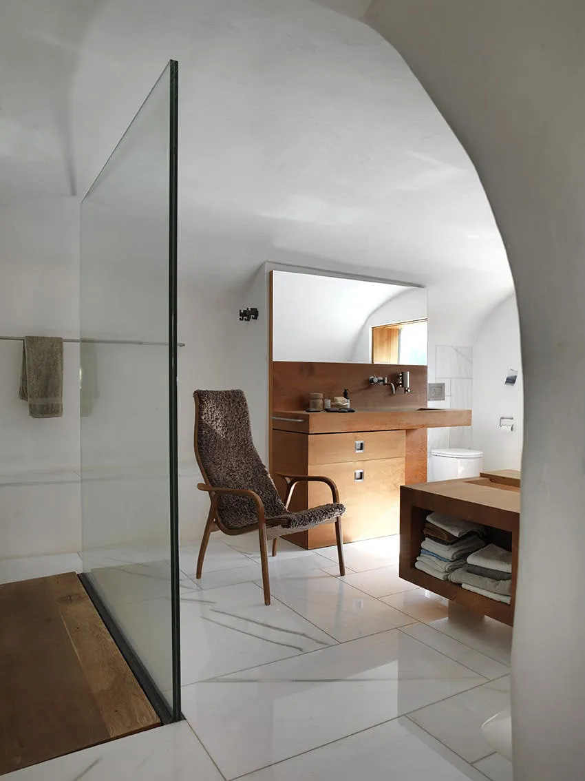 Modernes Bergwohnhaus auf dem Platz eines traditionellen Hüttenhauses in den italienischen Alpen - Gallery image 8