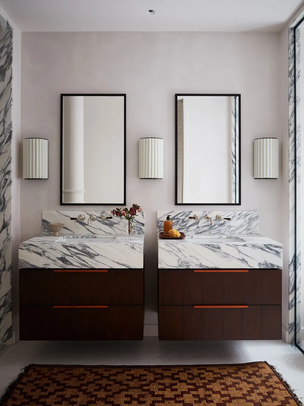 Peaceful yet Stylish and Elegant Interior of an Impressive Loft in New York - Gallery image 12