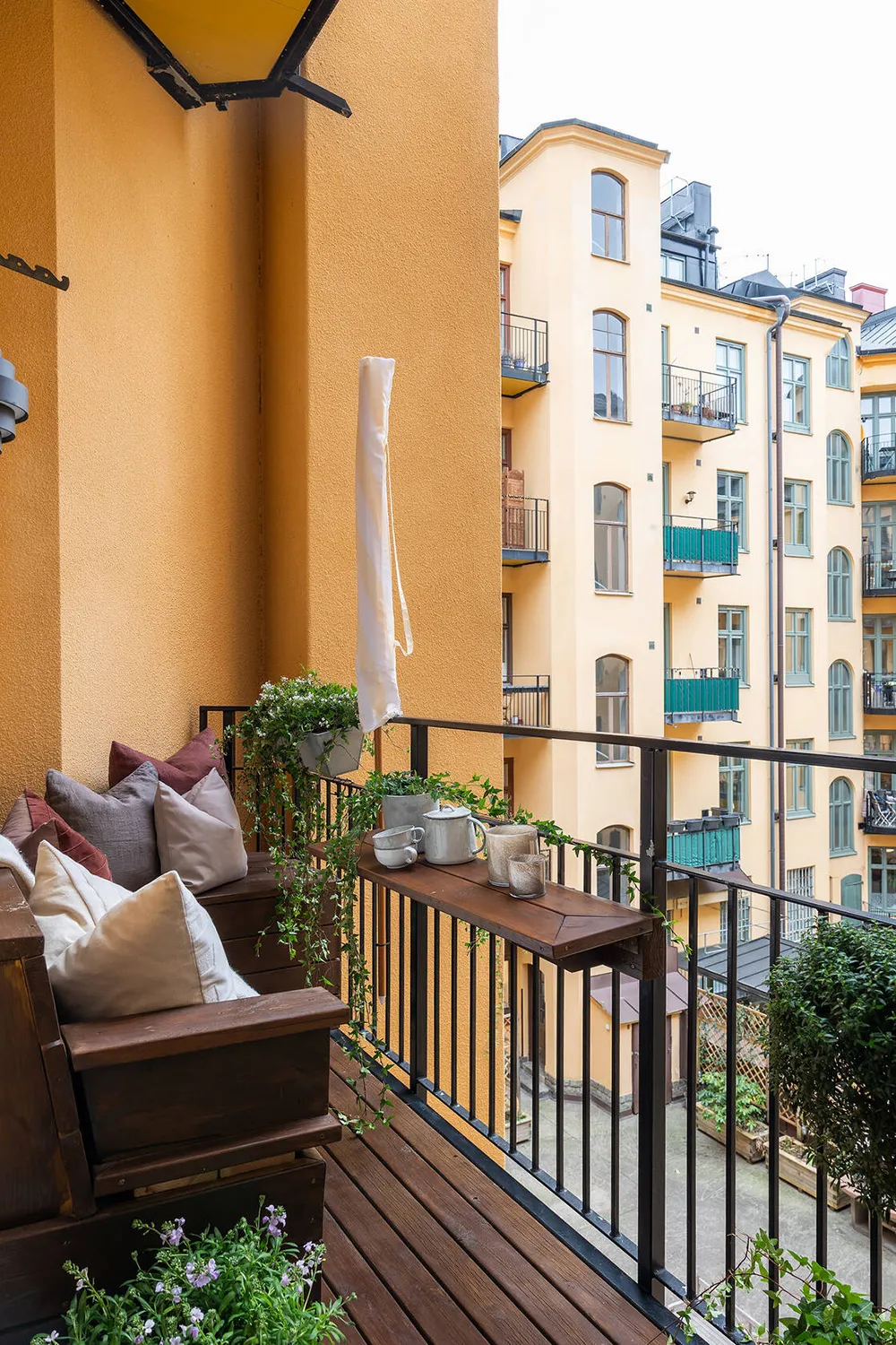 Лепнина, цветной потолок и стильный декор: квартира в Стокгольме (90 кв. м) - Gallery image 21