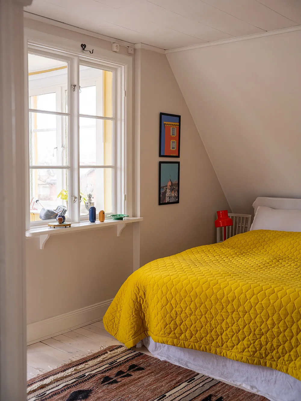 Красиві відтінки в інтер’єрах та зимовий сад: незвичайна дача в Швеції - Gallery image 26