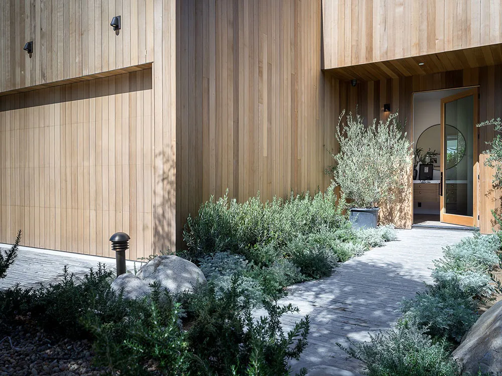 Уютная простота в дизайне современного дома с бассейном в Калифорнии - Gallery image 3