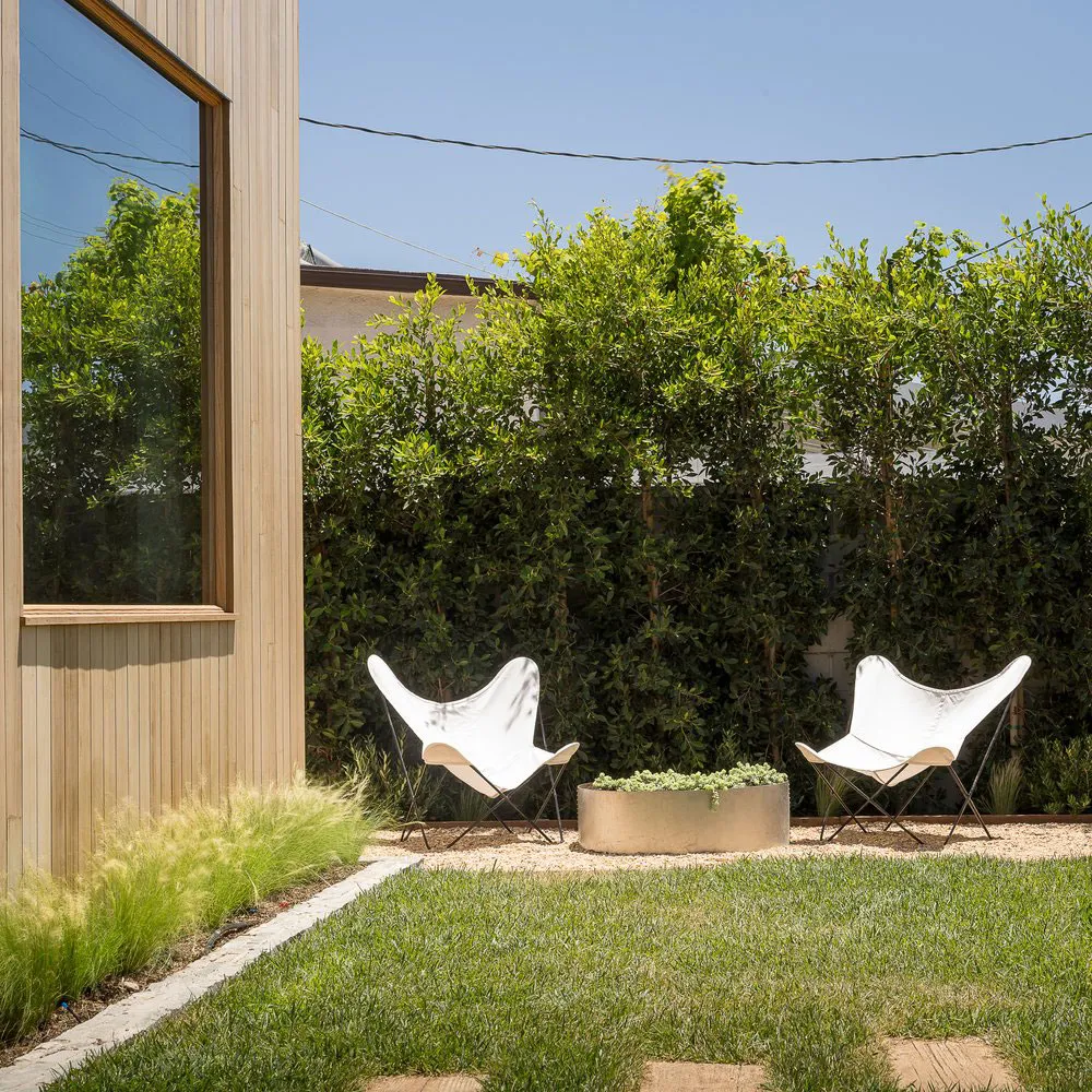 Уютная простота в дизайне современного дома с бассейном в Калифорнии - Gallery image 19