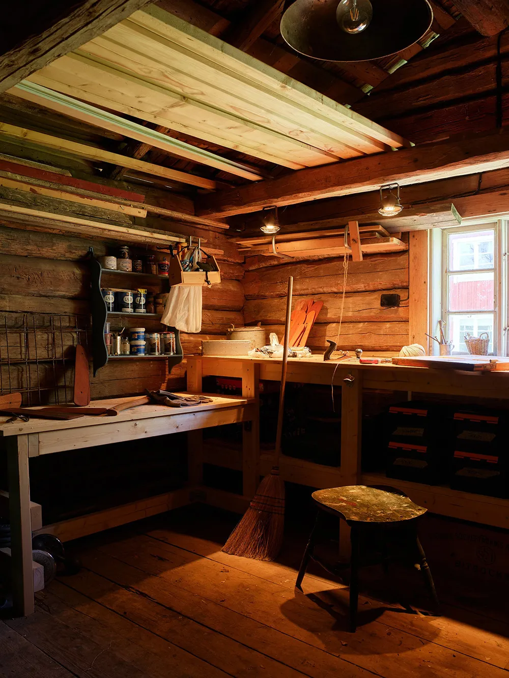 Kleine schwedische Sommerhütte des 18. Jahrhunderts am Waldrand in Schweden - Gallery image 26