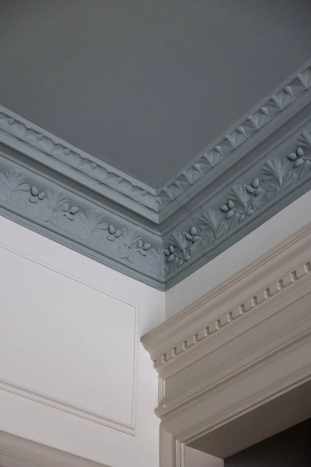 Лепнина, цветной потолок и стильный декор: квартира в Стокгольме (90 кв. м) - Gallery image 10