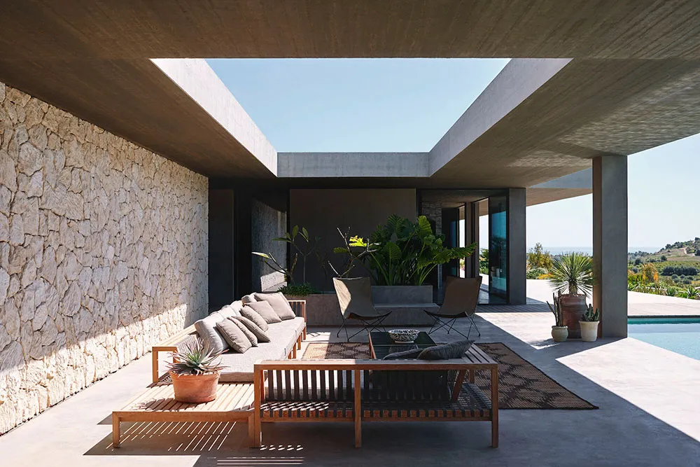 Яркая плитка и стильный дизайн: курортная вилла с бассейном на Сицилии - Gallery image 18