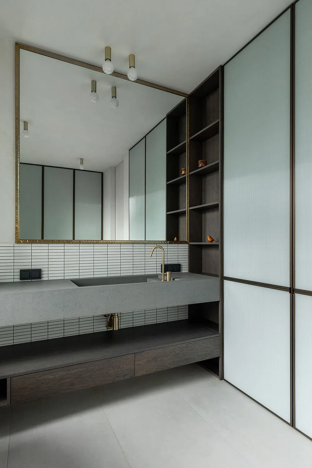 Schwarze Akzente und skandinavische Möbel: Stilvolle Wohnung in Kiew - Gallery image 21