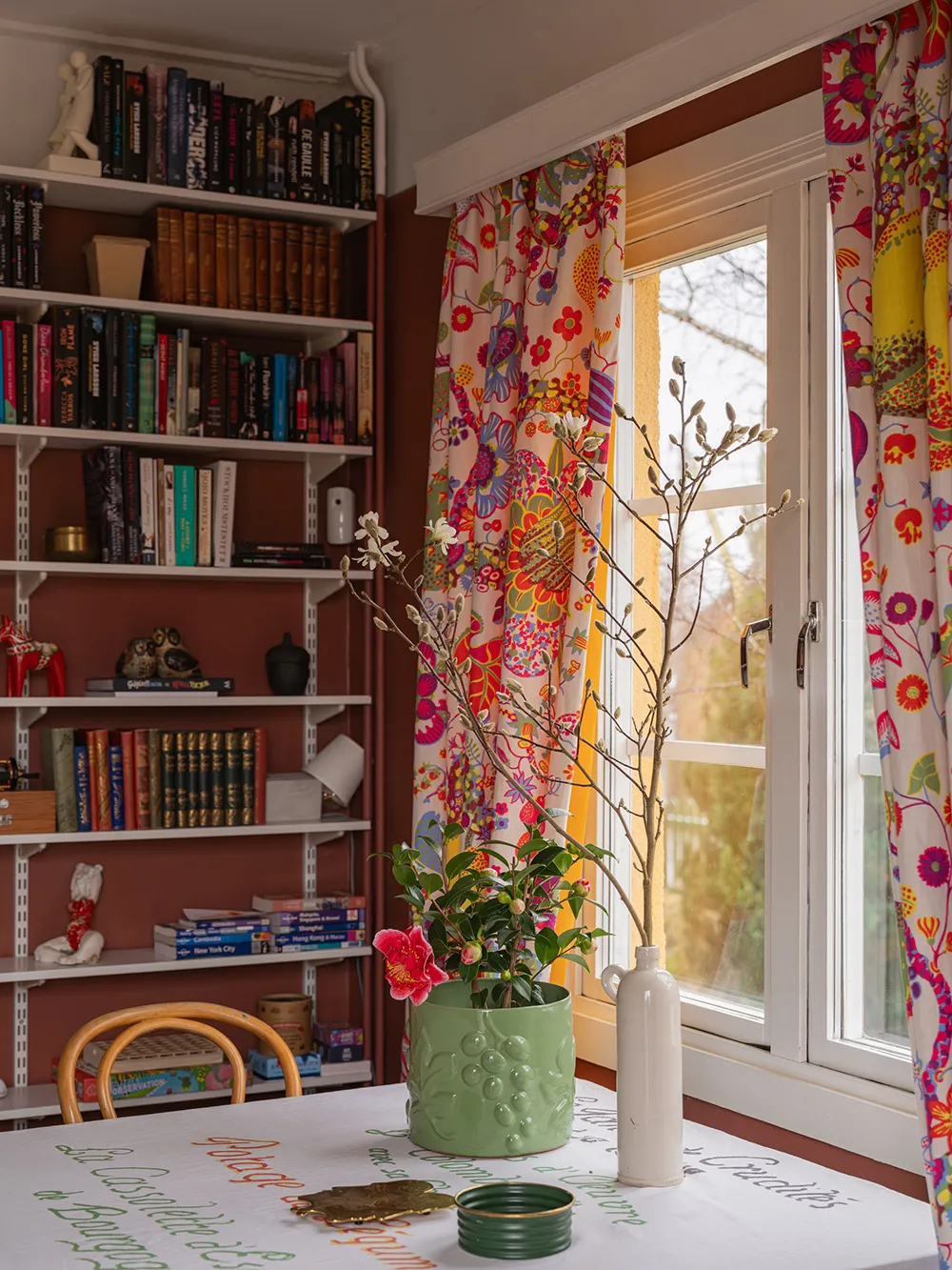 Красиві відтінки в інтер’єрах та зимовий сад: незвичайна дача в Швеції - Gallery image 11