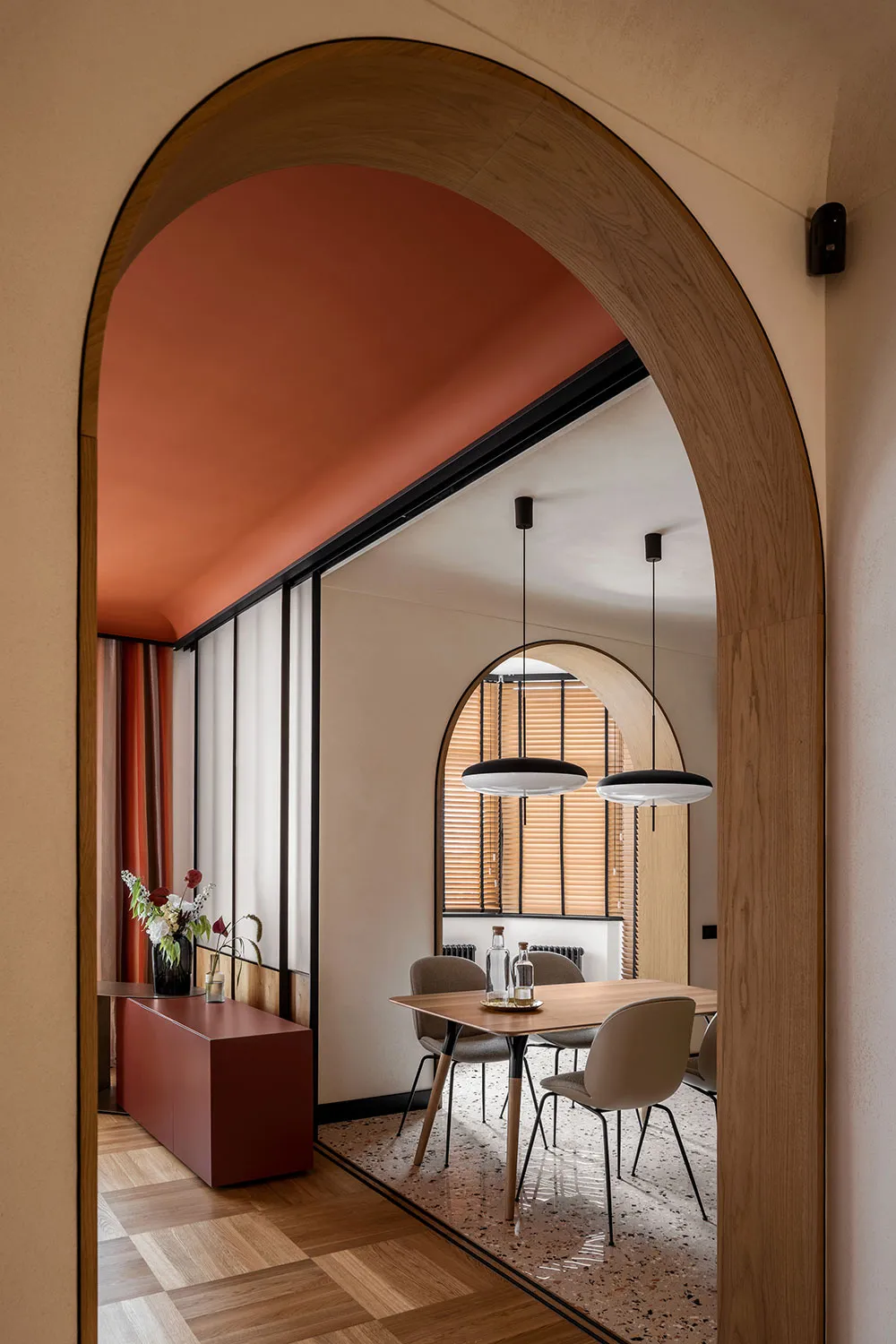 Terracotta, arcos et carreaux de terre cuite : une appartement élégant pour une jeune femme à Kiev (84 m²) - Gallery image 7