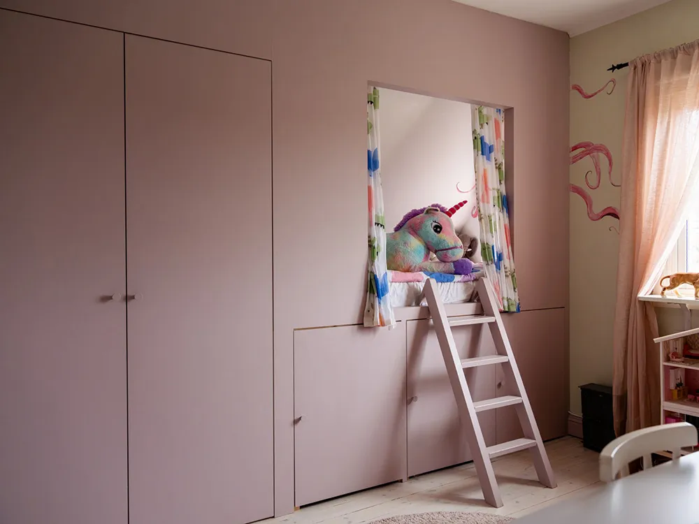 Красиві відтінки в інтер’єрах та зимовий сад: незвичайна дача в Швеції - Gallery image 30