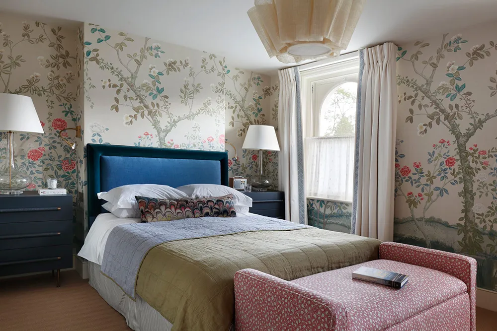 Interior inglés acogedor en tonos elegantes - Gallery image 9