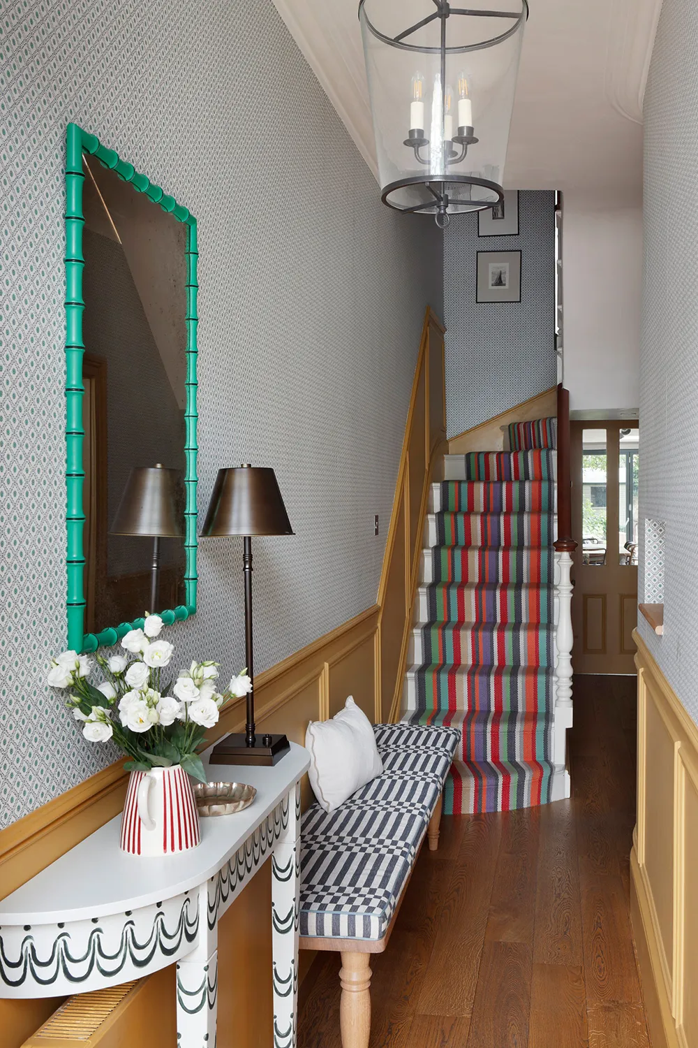 Interior inglés acogedor en tonos elegantes - Gallery image 7