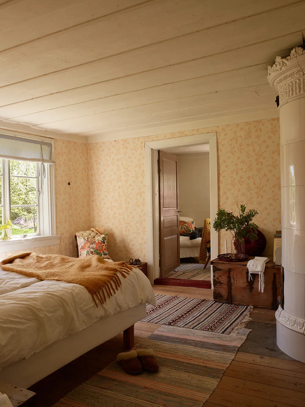 Kleine schwedische Sommerhütte des 18. Jahrhunderts am Waldrand in Schweden - Gallery image 10