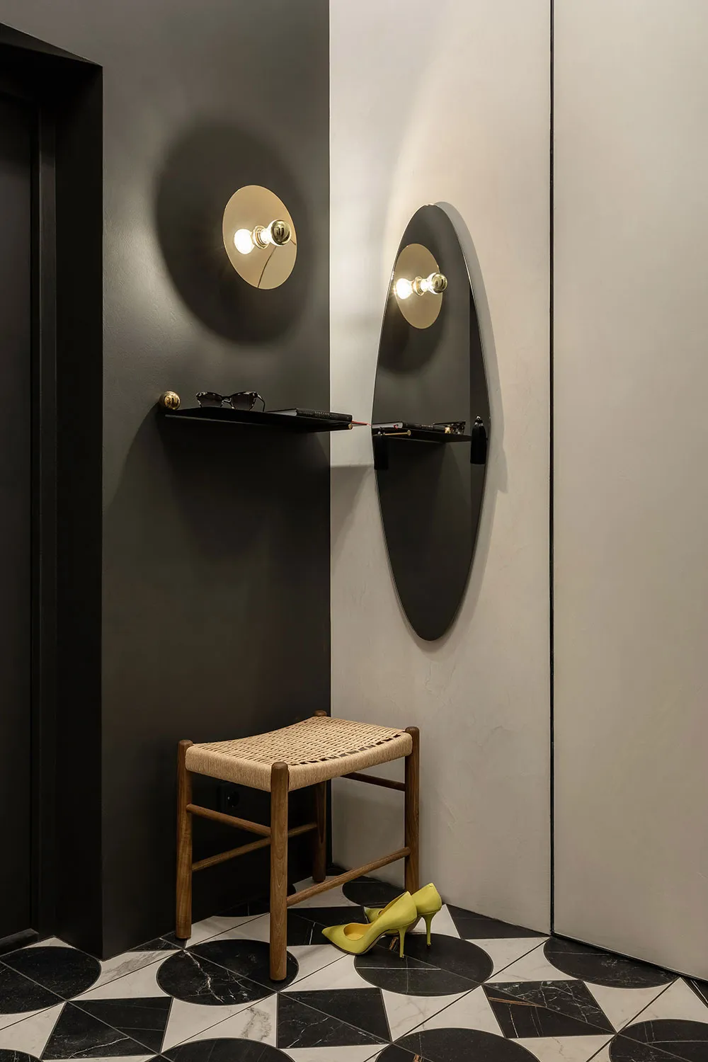 Schwarze Akzente und skandinavische Möbel: Stilvolle Wohnung in Kiew - Gallery image 32