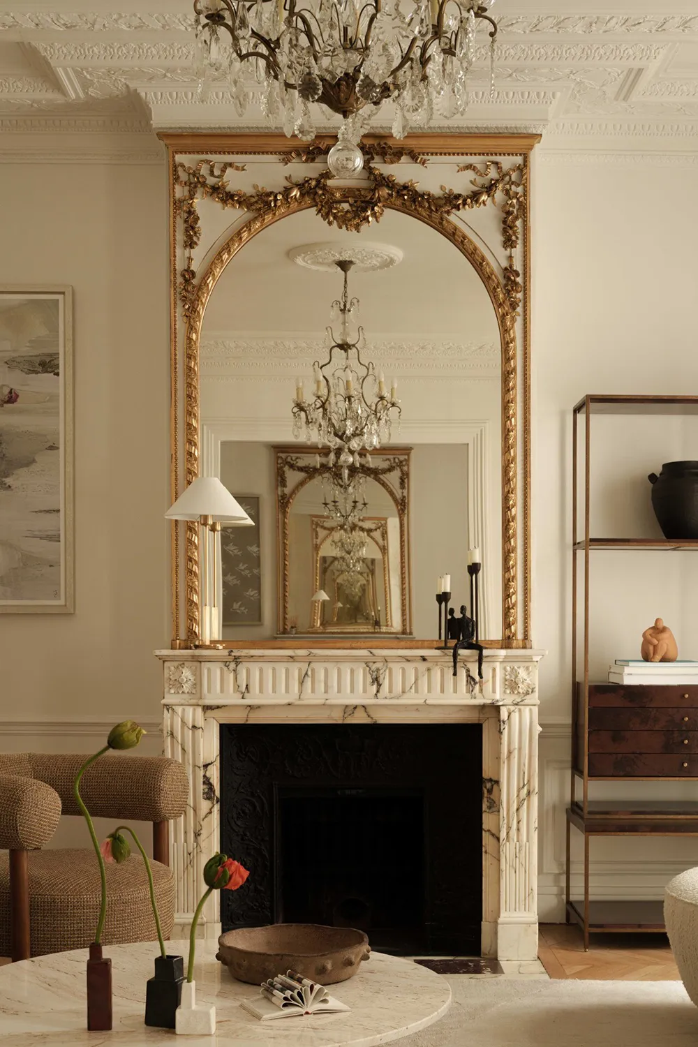 Interior cálido e elegante de lujosos apartamentos en París - Gallery image 3