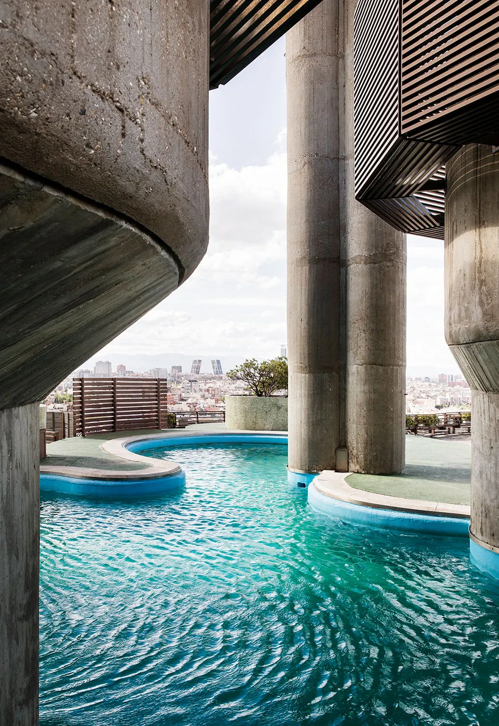 Buntes Design einer Wohnung in der ikonischen Torres Blanca-Haus in Madrid - Gallery image 12