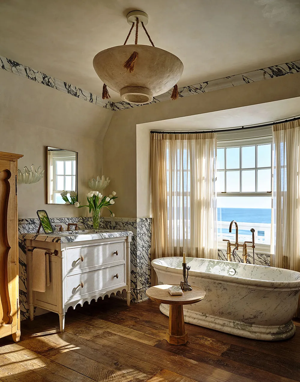 Elegant and Glamorous Beach House in Rhode Island by Star Designers - Gallery image 9