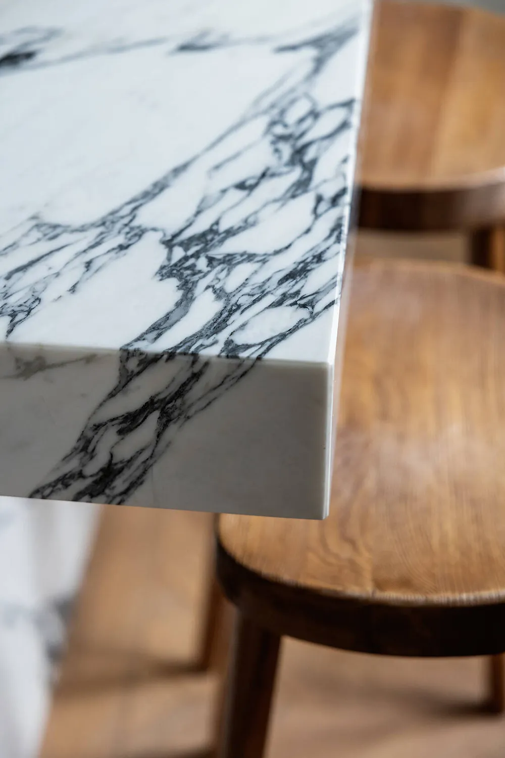 Лепнина, цветной потолок и стильный декор: квартира в Стокгольме (90 кв. м) - Gallery image 6