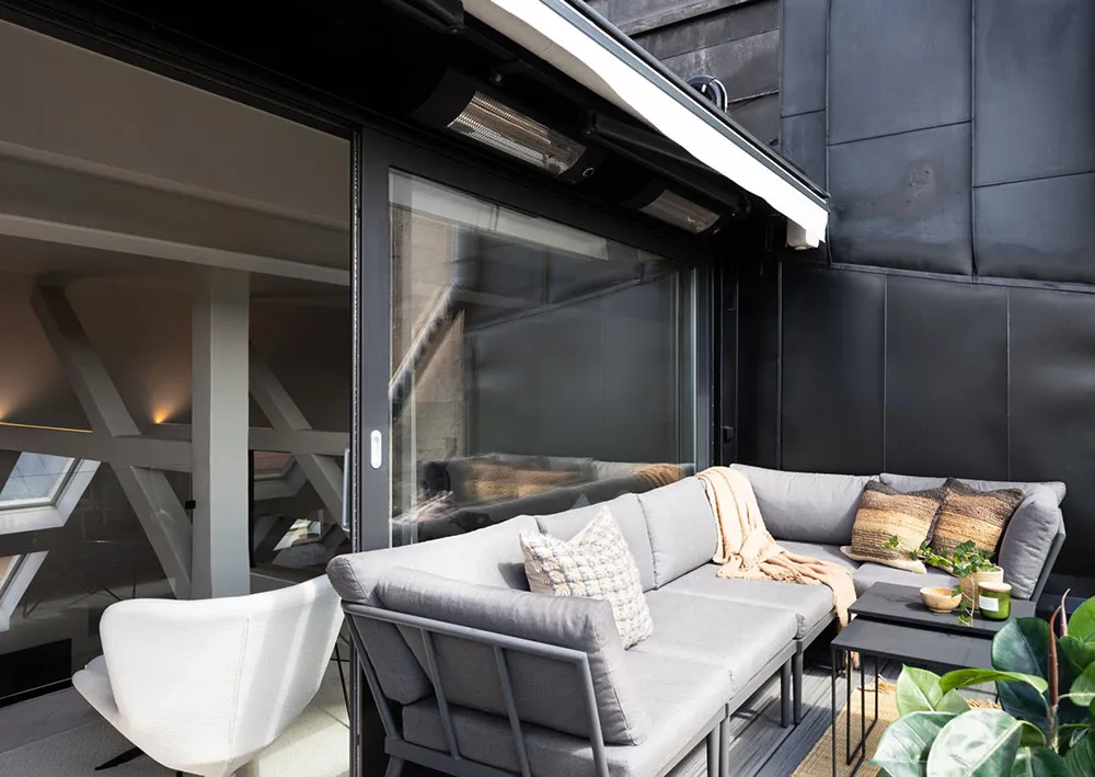 Мансардні вікна та стильний дизайн: вражаючий лофт у Стокгольмі - Gallery image 17