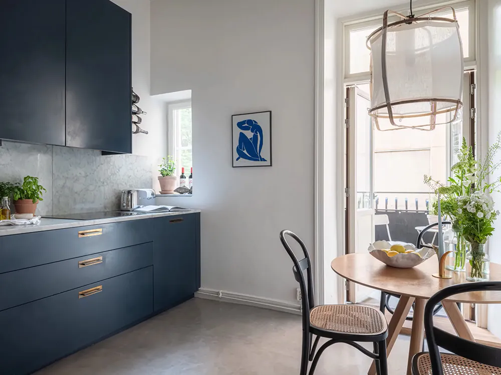 Paredes beige y decoración elegante en una casa sueca (71 m²) - Gallery image 13