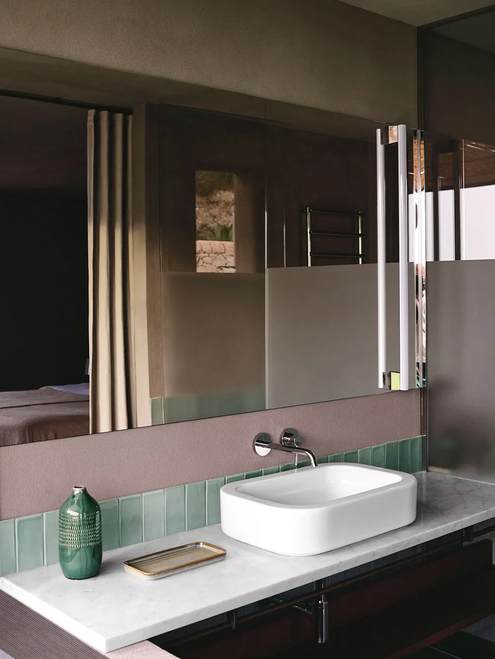 Яркая плитка и стильный дизайн: курортная вилла с бассейном на Сицилии - Gallery image 17