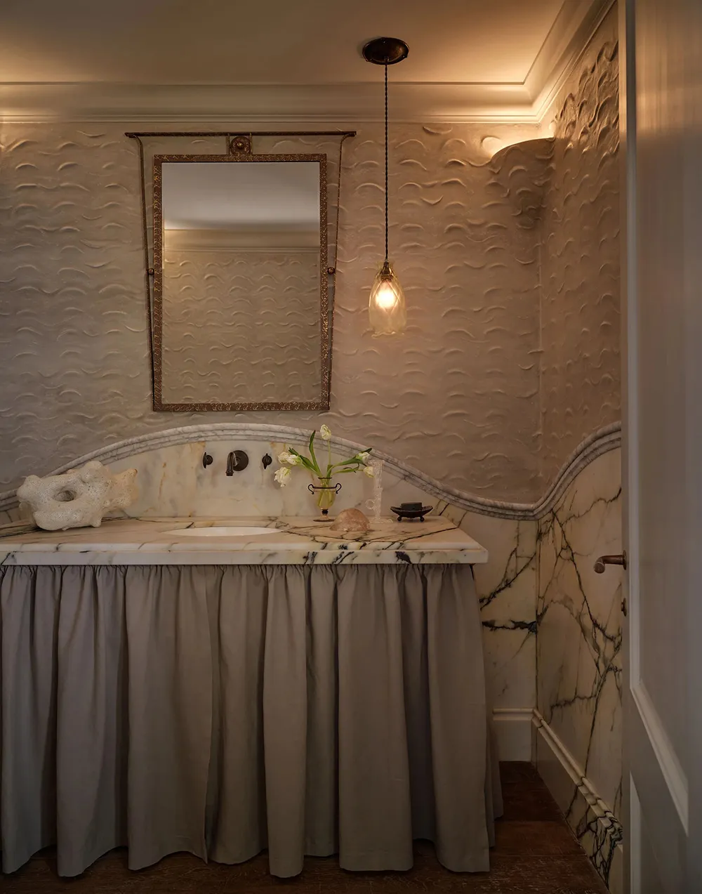 Elegant and Glamorous Beach House in Rhode Island by Star Designers - Gallery image 16