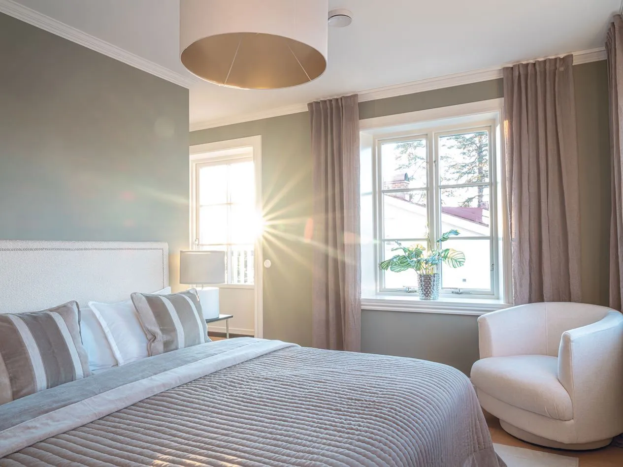 Élégants intérieurs modernes de cottage lacustre en Suède - Gallery image 11