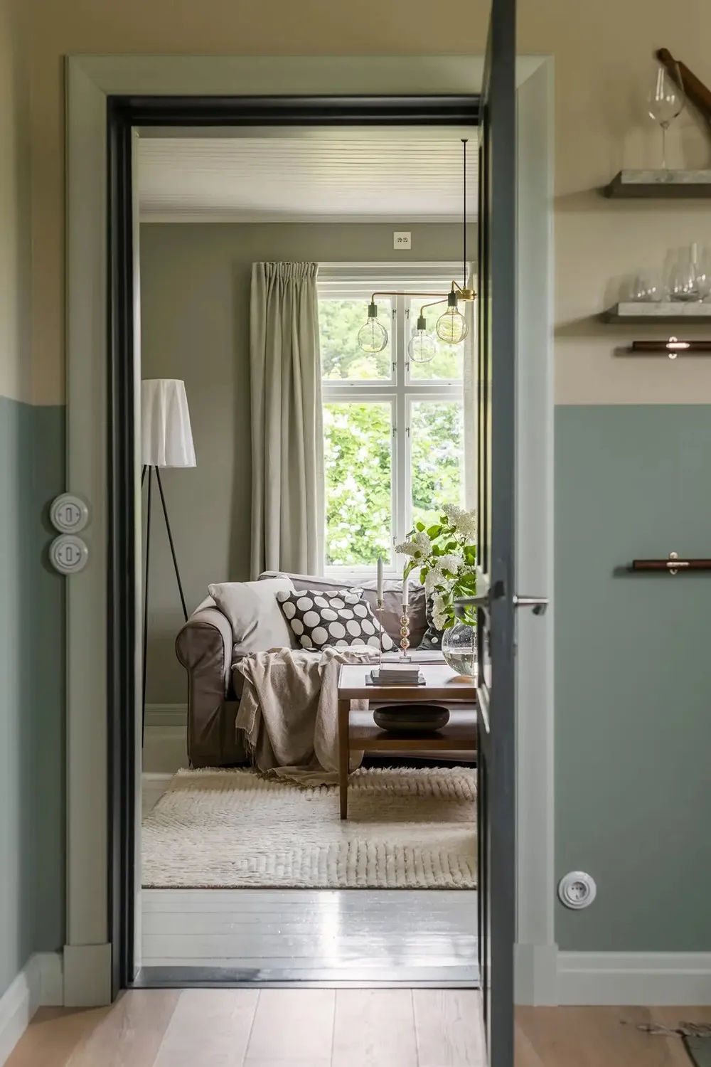 Beaux tons de vert dans le design d'une maison de campagne de 100 ans en Suède - Gallery image 2