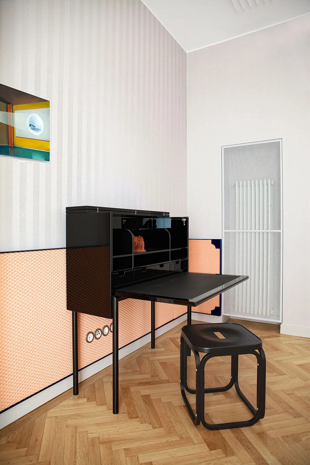 Mueble de diseño y minimalismo elegante: apartamento en edificio histórico en Trieste, Italia - Gallery image 17