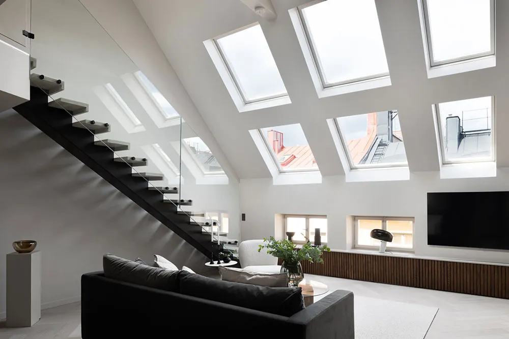 Мансардні вікна та стильний дизайн: вражаючий лофт у Стокгольмі - Gallery image 10