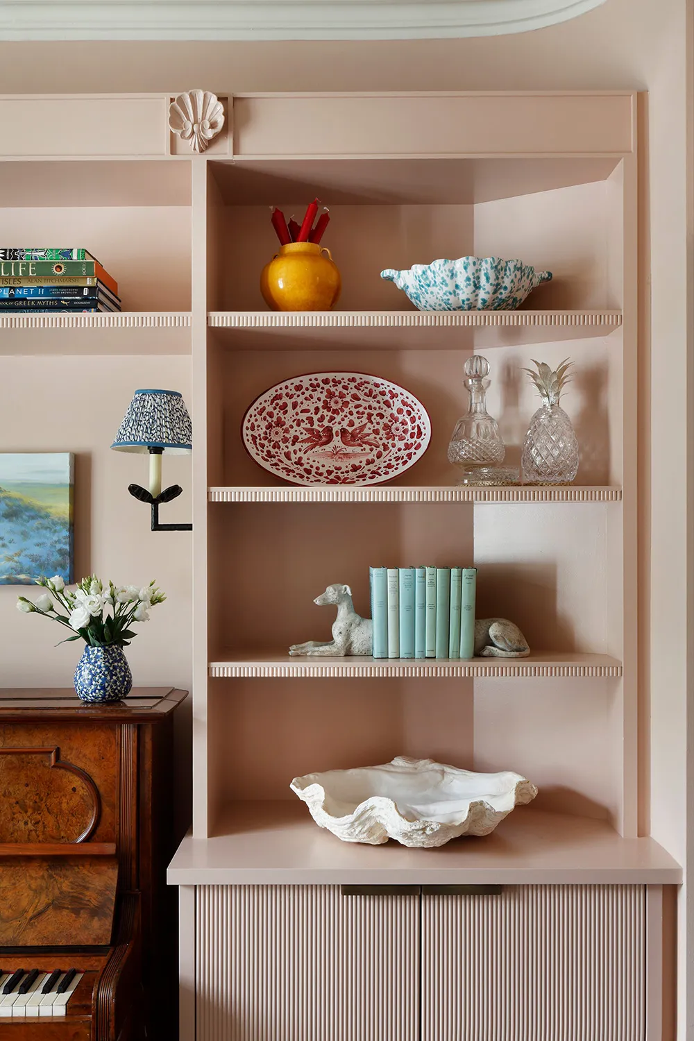 Interior inglés acogedor en tonos elegantes - Gallery image 1