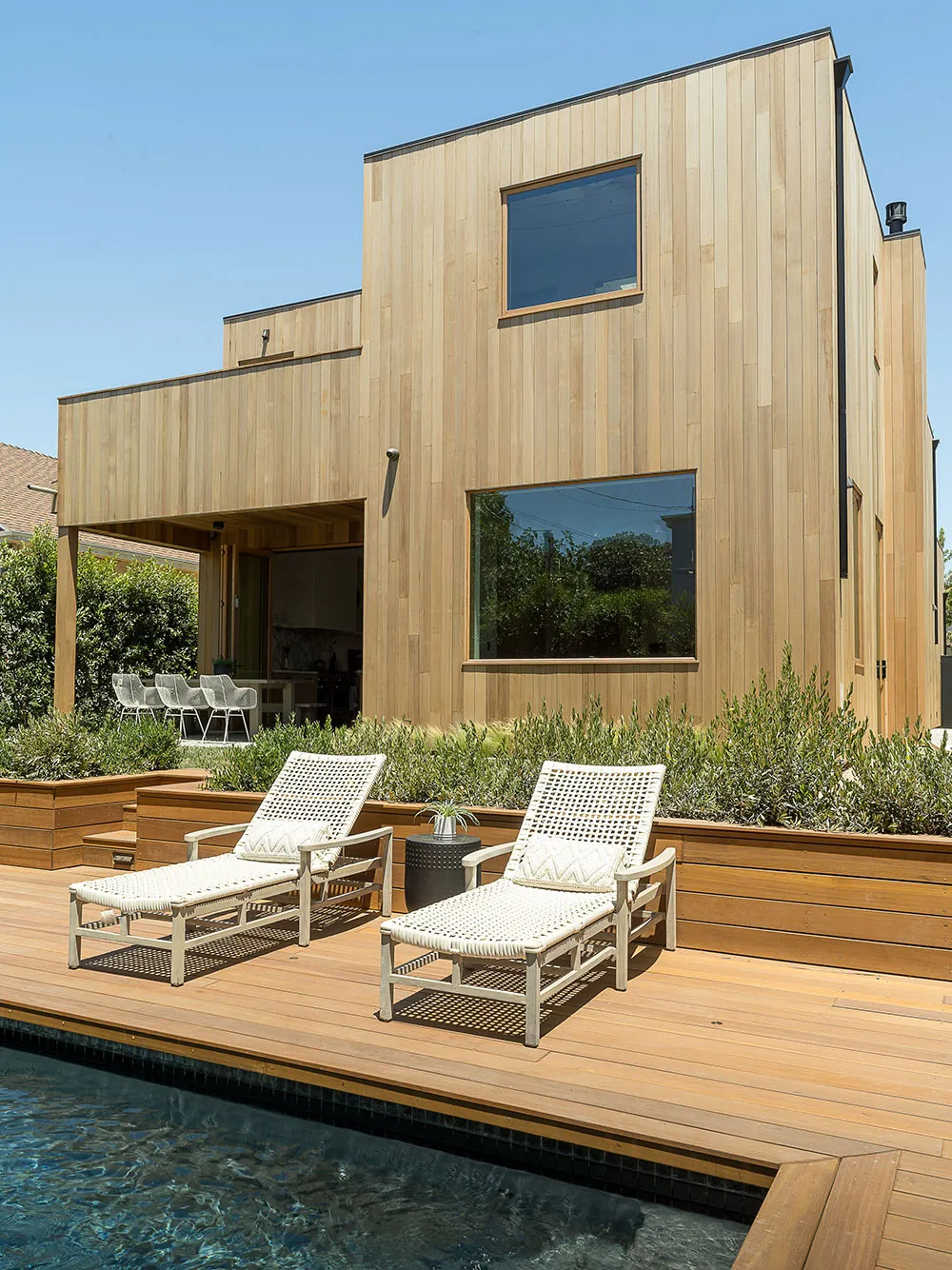 Уютная простота в дизайне современного дома с бассейном в Калифорнии - Gallery image 1