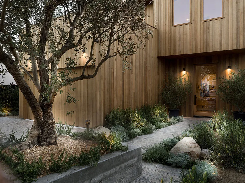 Уютная простота в дизайне современного дома с бассейном в Калифорнии - Gallery image 40