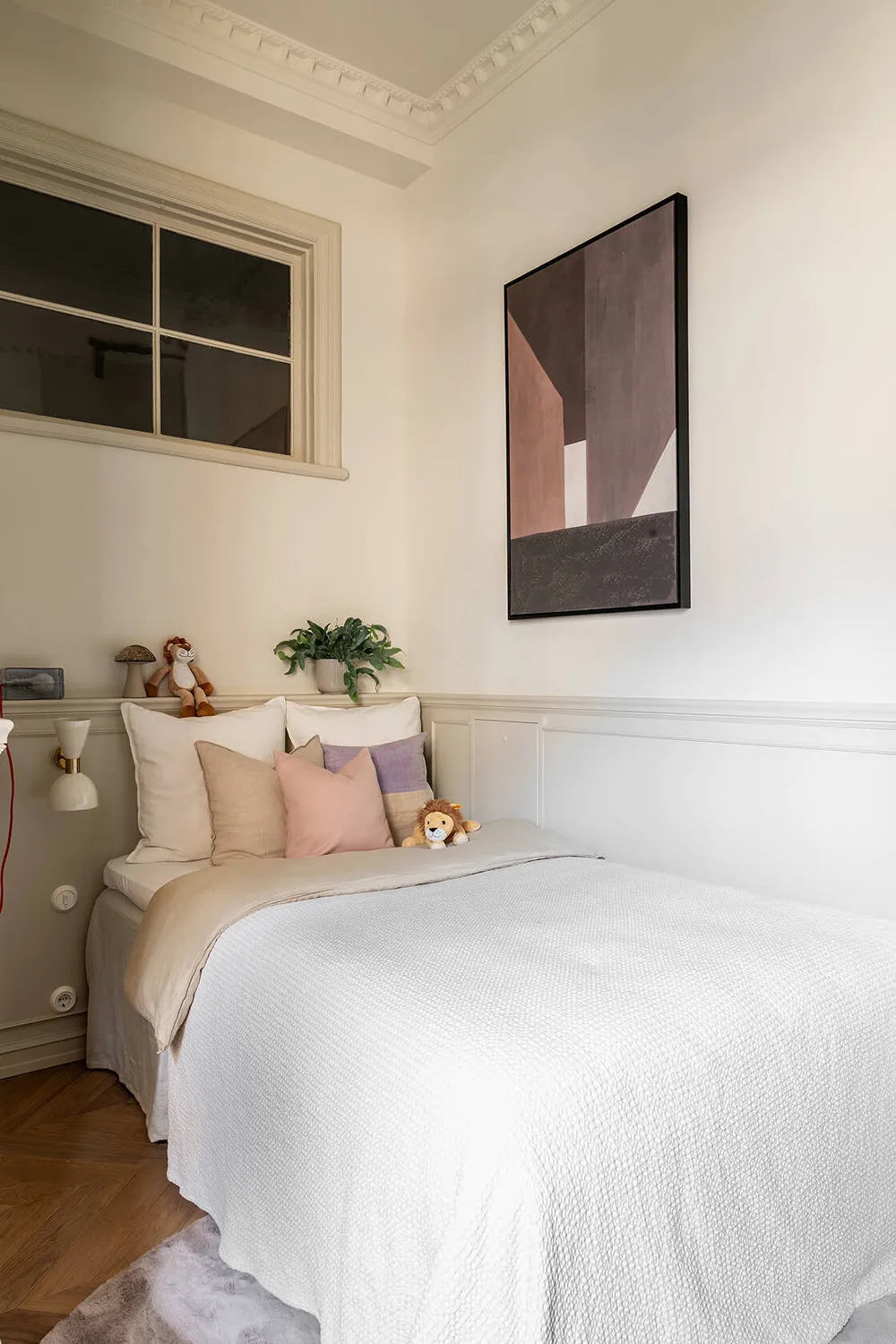 Лепнина, цветной потолок и стильный декор: квартира в Стокгольме (90 кв. м) - Gallery image 19