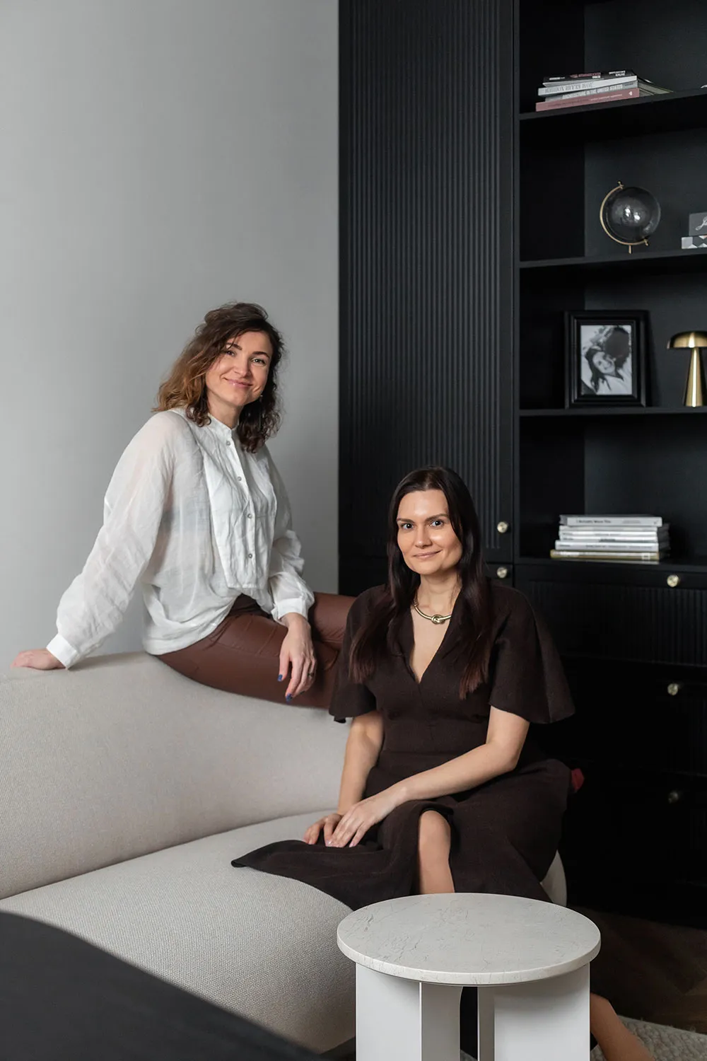 Schwarze Akzente und skandinavische Möbel: Stilvolle Wohnung in Kiew - Gallery image 38