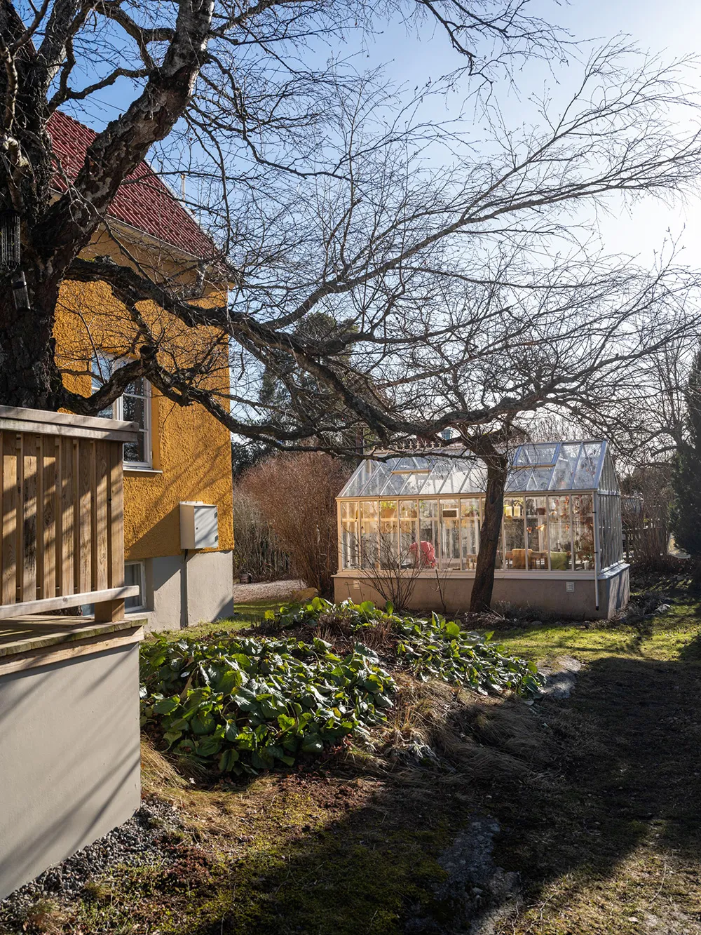 Красиві відтінки в інтер’єрах та зимовий сад: незвичайна дача в Швеції - Gallery image 44