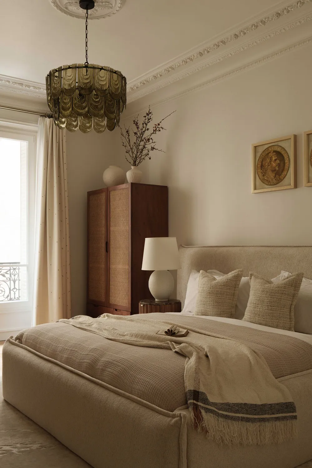 Interior cálido e elegante de lujosos apartamentos en París - Gallery image 13