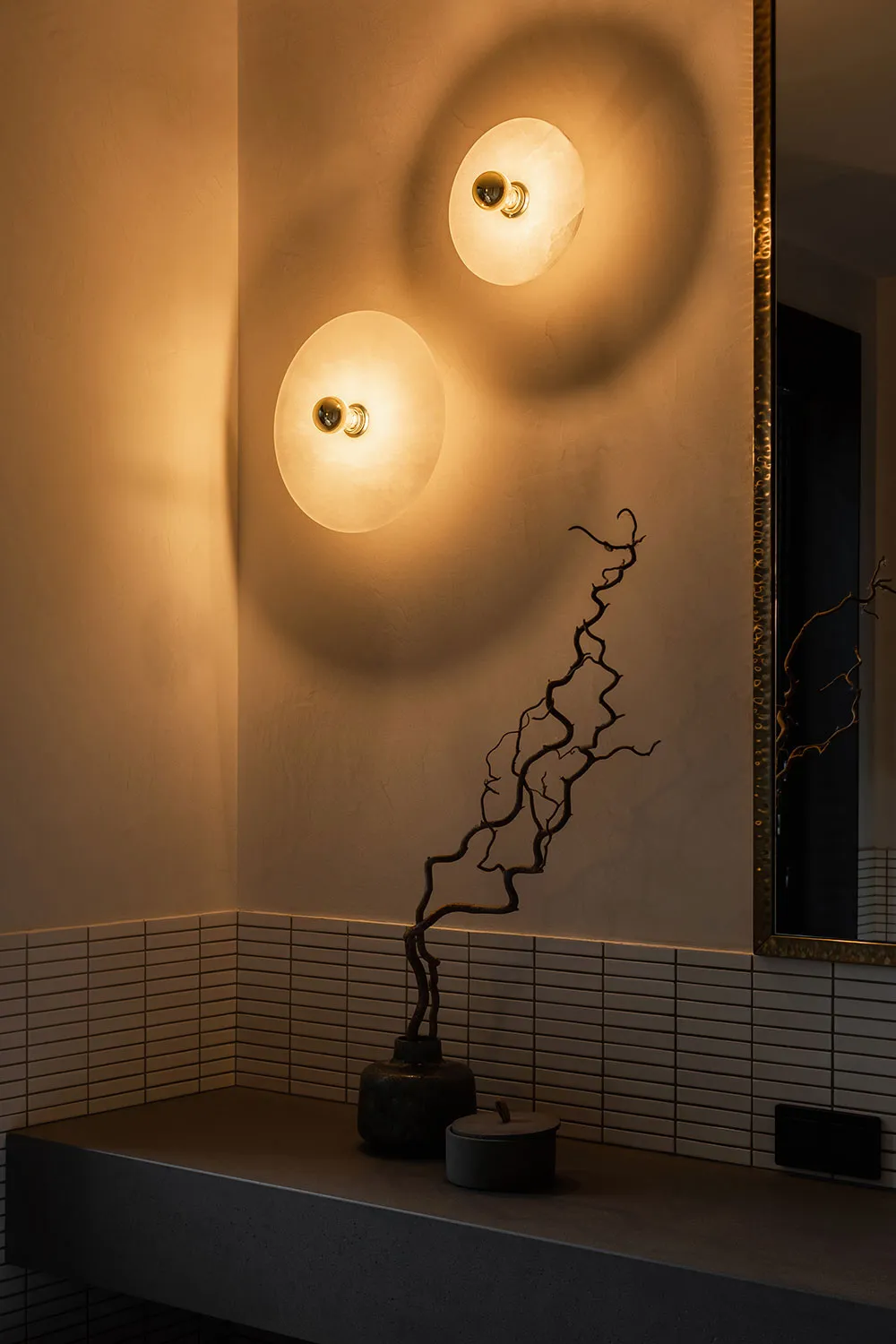 Schwarze Akzente und skandinavische Möbel: Stilvolle Wohnung in Kiew - Gallery image 36