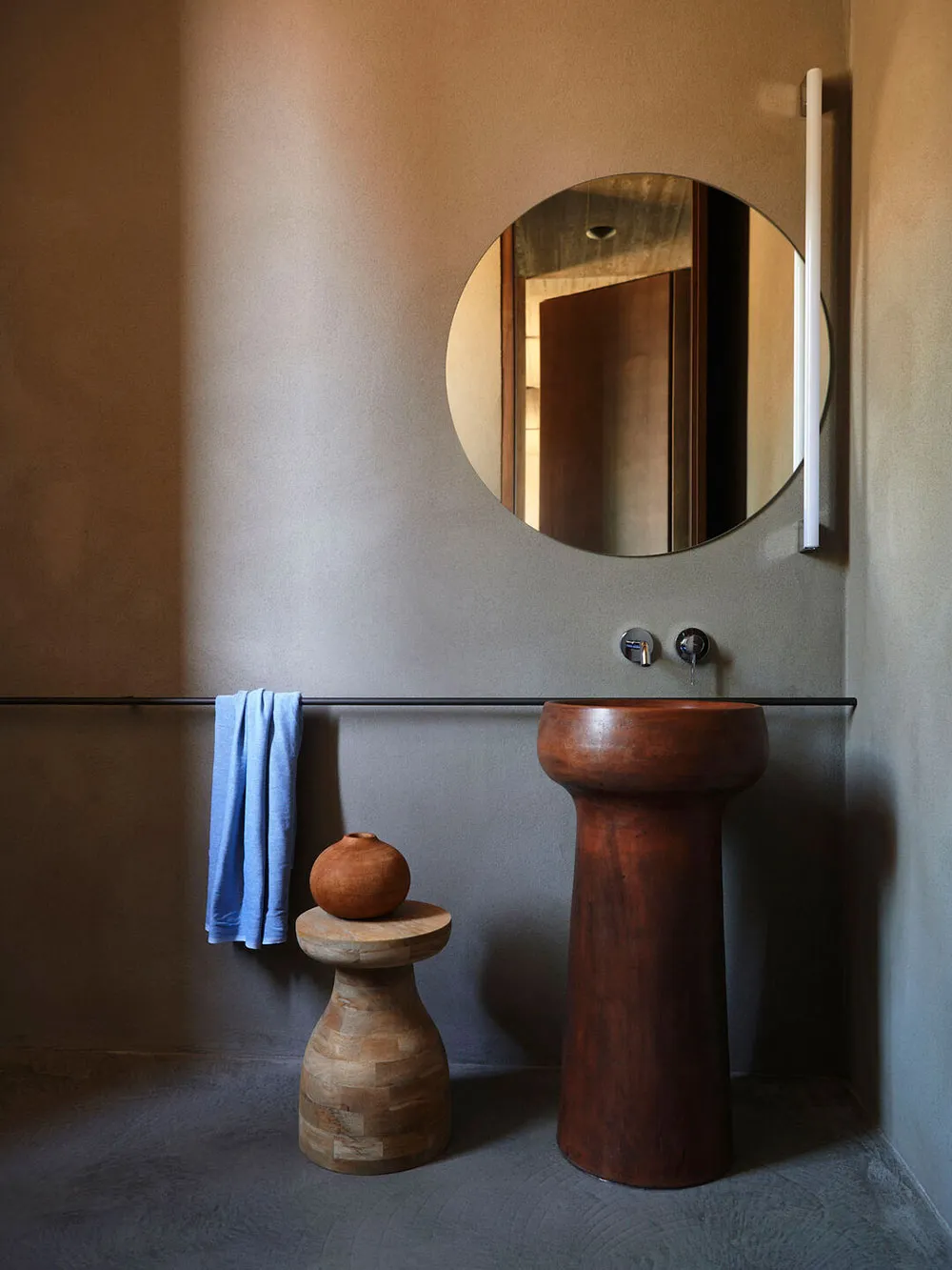 Яркая плитка и стильный дизайн: курортная вилла с бассейном на Сицилии - Gallery image 26