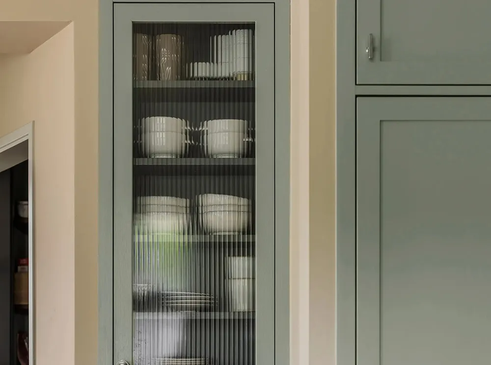 Beaux tons de vert dans le design d'une maison de campagne de 100 ans en Suède - Gallery image 10