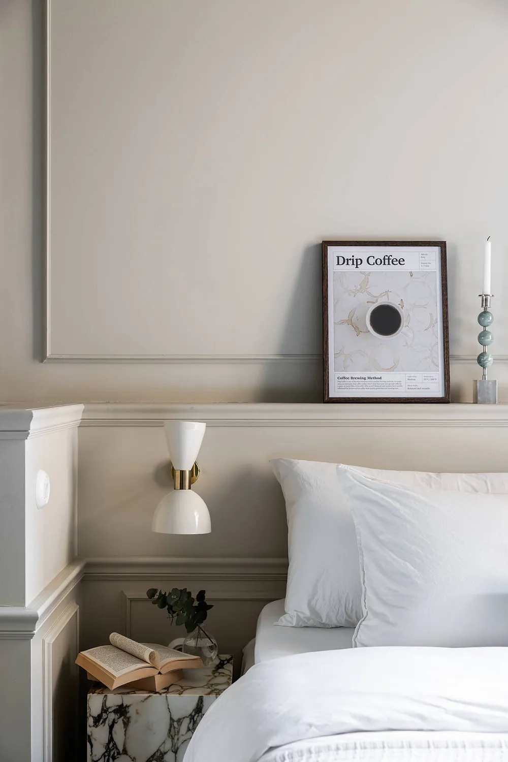 Лепнина, цветной потолок и стильный декор: квартира в Стокгольме (90 кв. м) - Gallery image 15