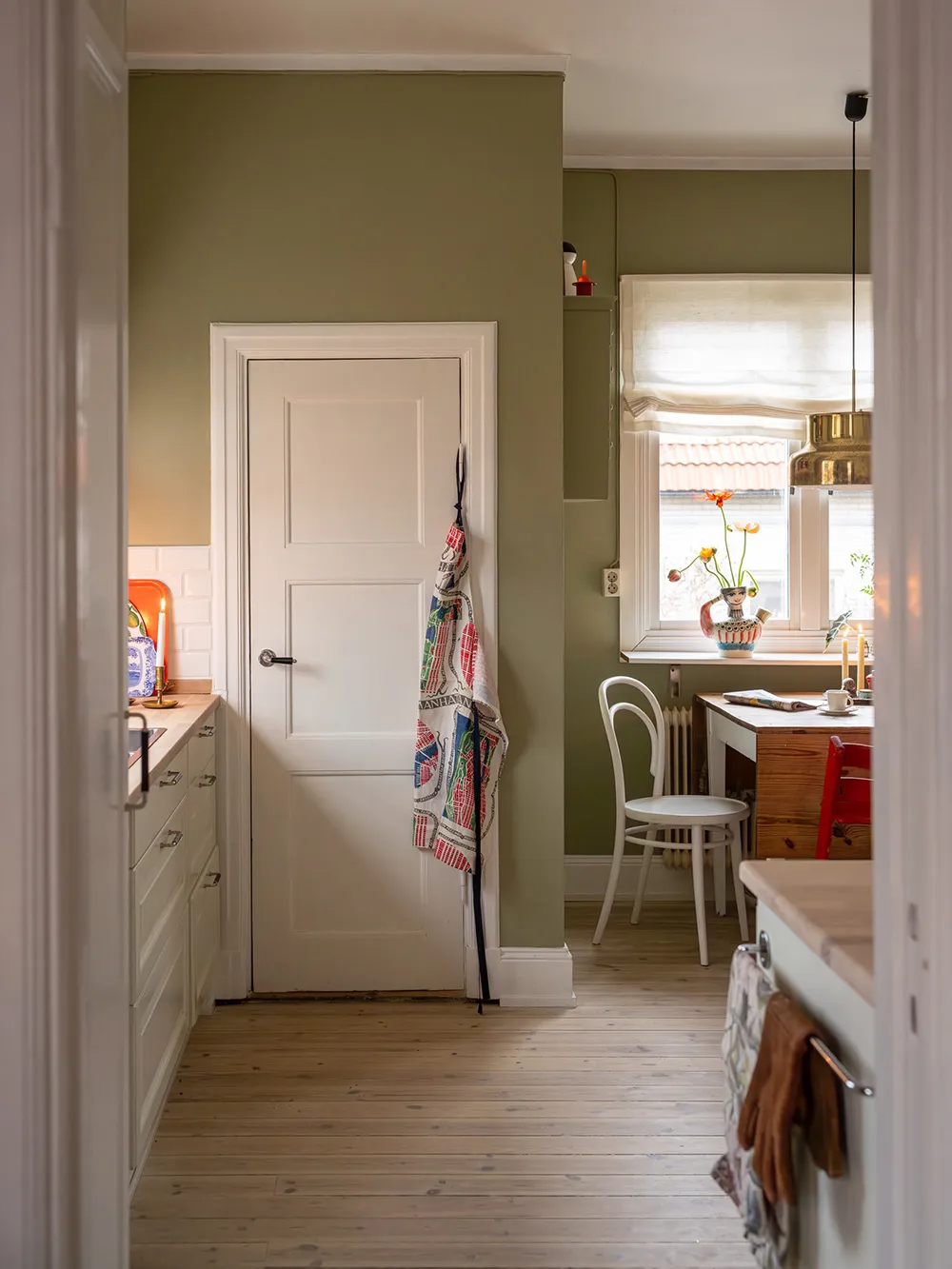 Красиві відтінки в інтер’єрах та зимовий сад: незвичайна дача в Швеції - Gallery image 14