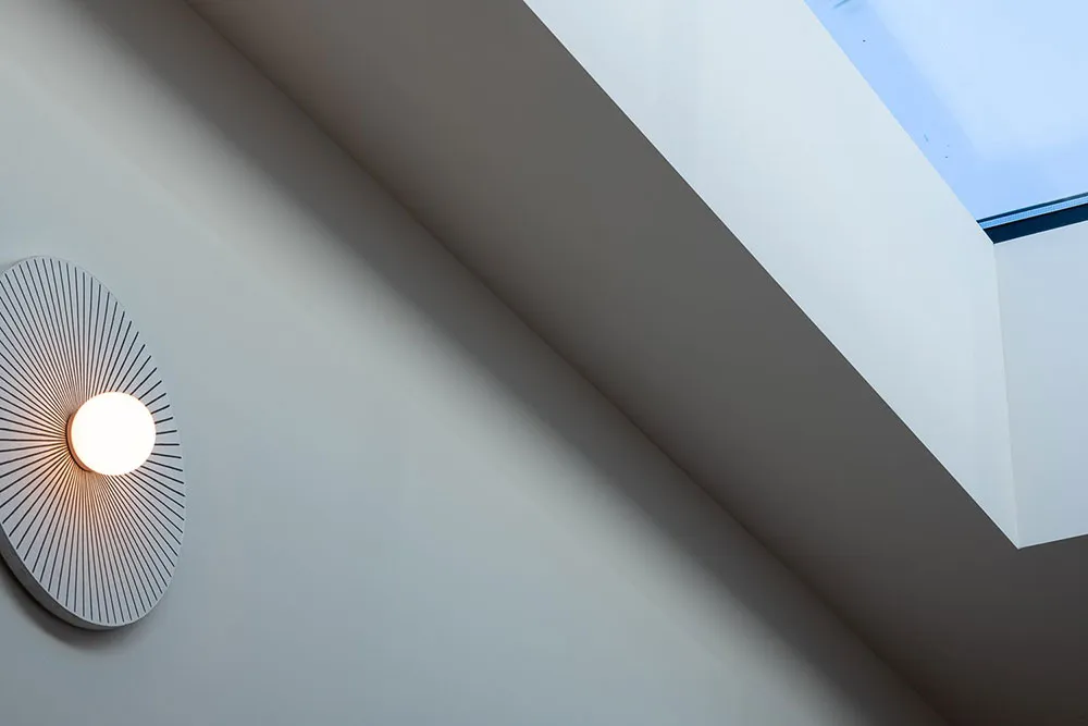 Уютная простота в дизайне современного дома с бассейном в Калифорнии - Gallery image 21