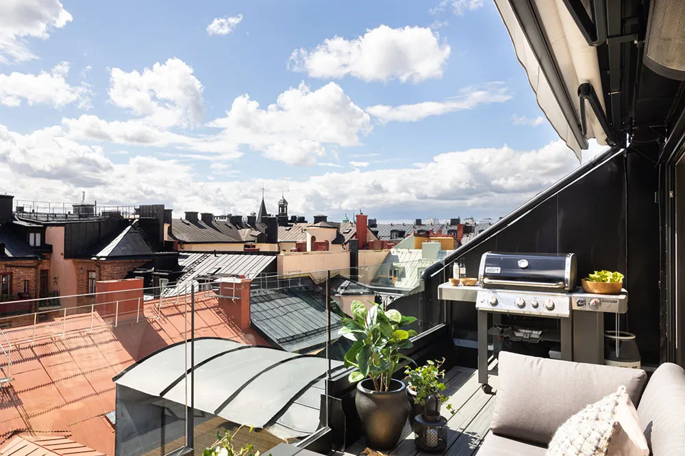 Мансардні вікна та стильний дизайн: вражаючий лофт у Стокгольмі - Gallery image 20