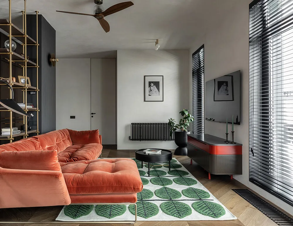 Schwarze Akzente und skandinavische Möbel: Stilvolle Wohnung in Kiew - Gallery image 2