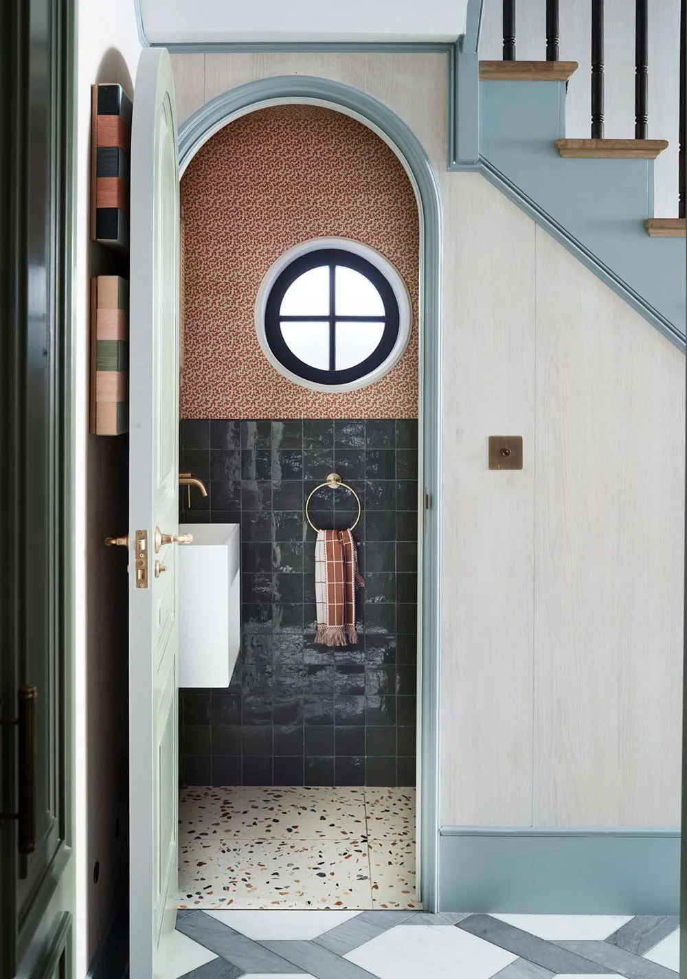 Stylowy i ciepły wnętrze domu rodzinnego w Londynie - Gallery image 11