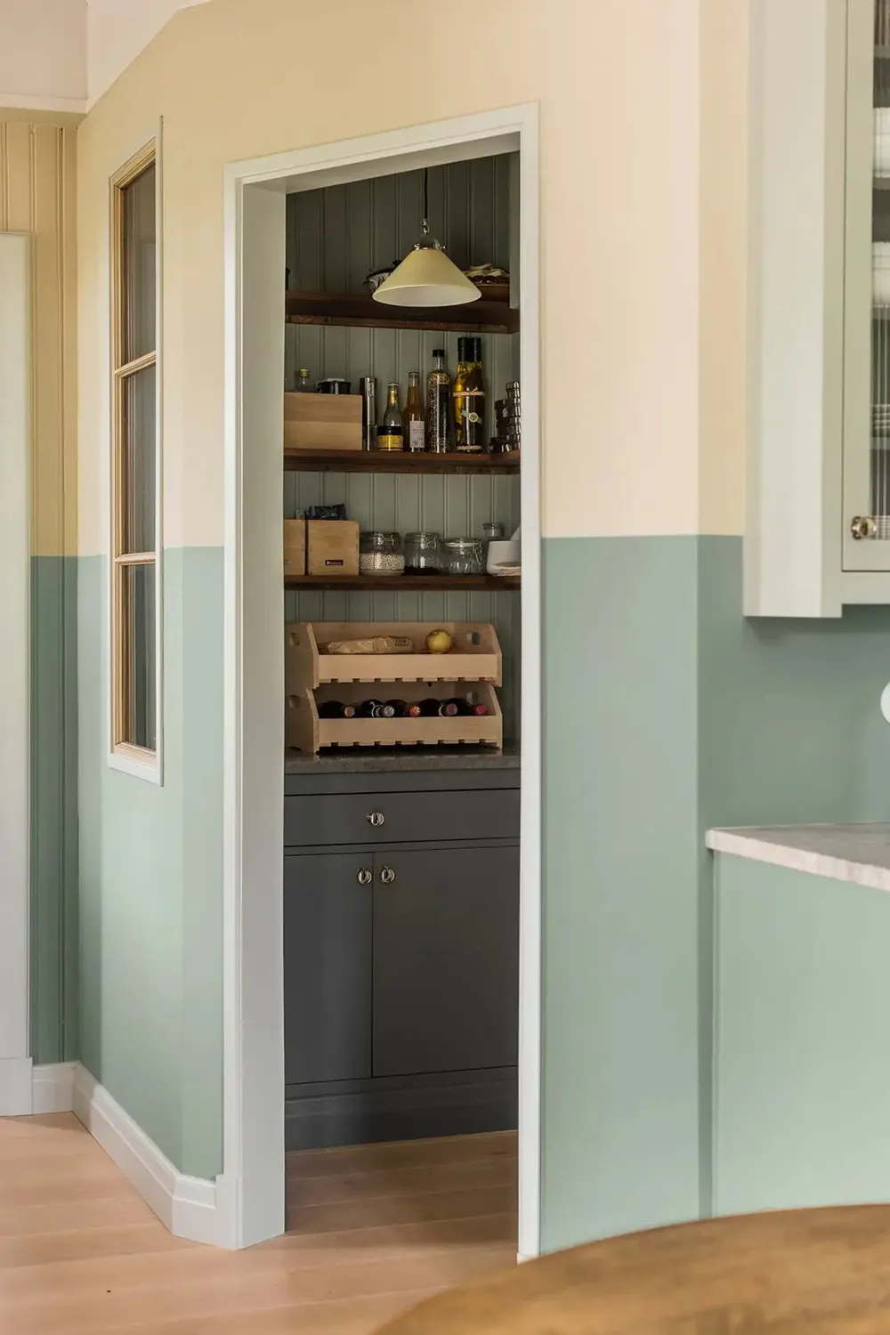 Beaux tons de vert dans le design d'une maison de campagne de 100 ans en Suède - Gallery image 11