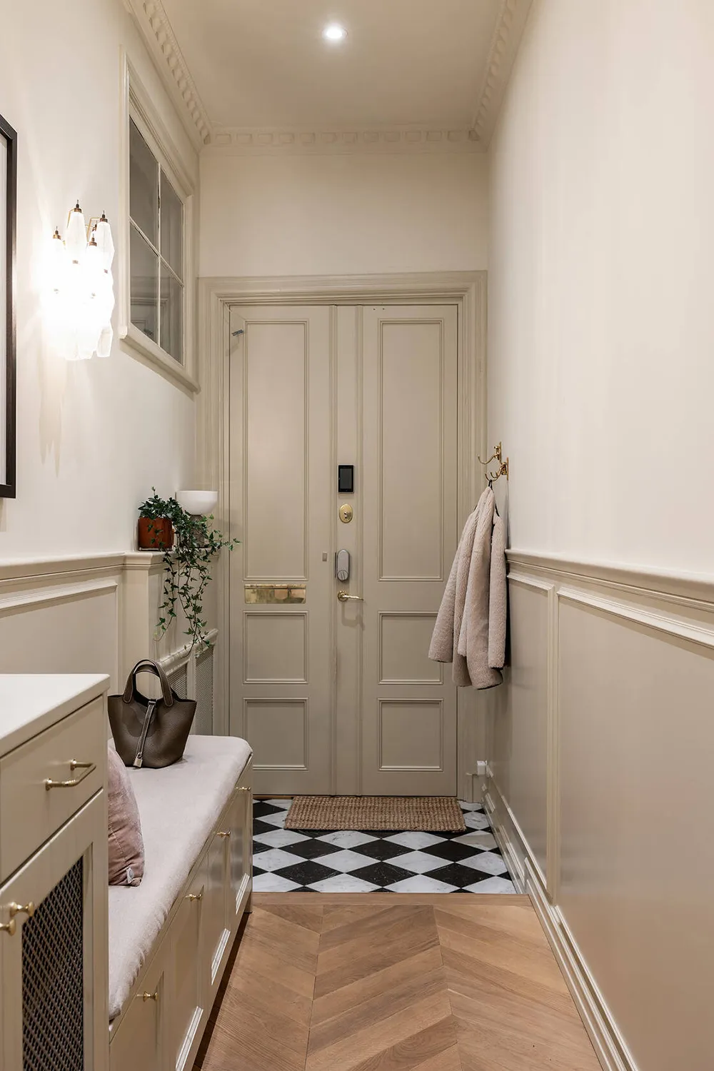 Лепнина, цветной потолок и стильный декор: квартира в Стокгольме (90 кв. м) - Gallery image 22