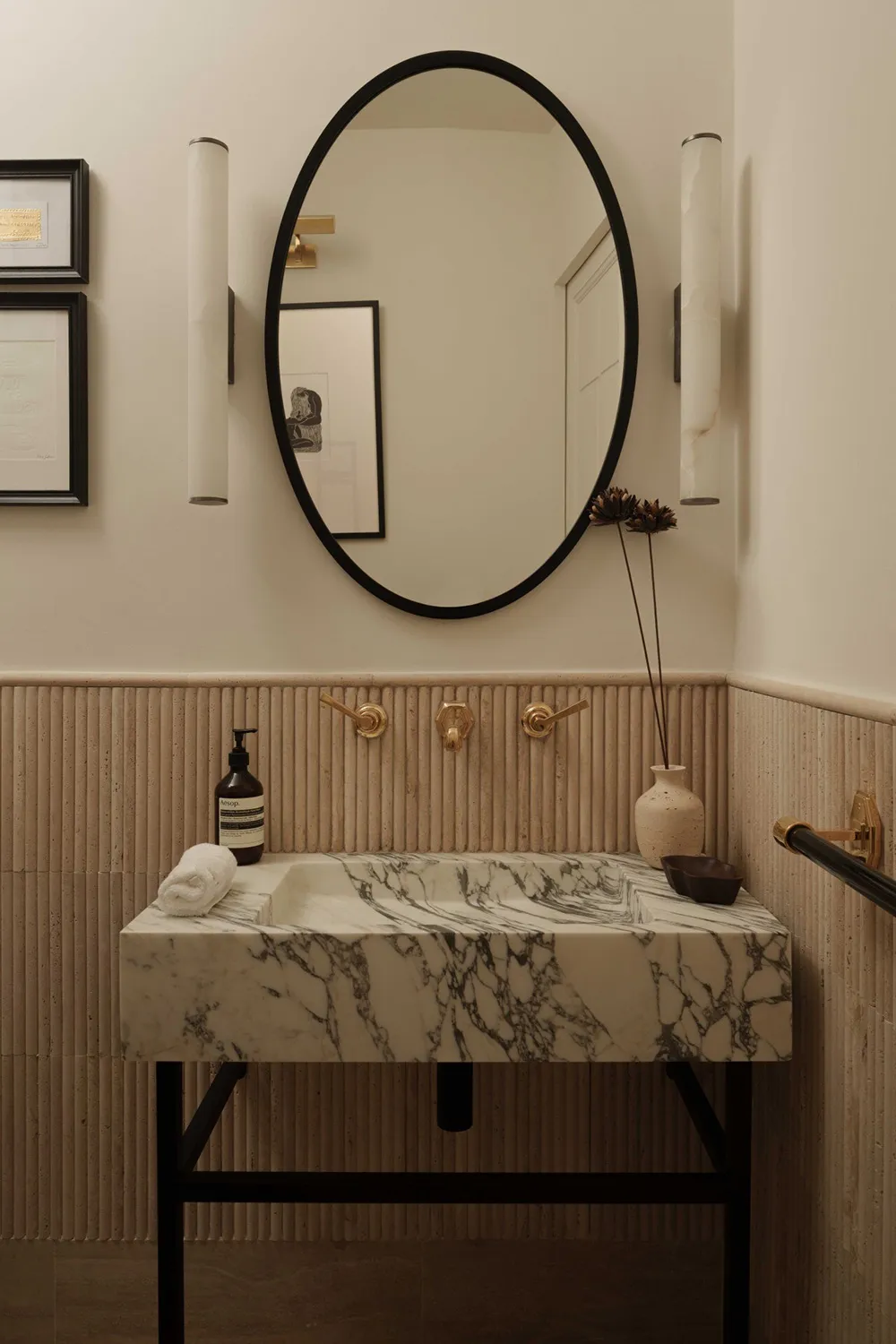 Interior cálido e elegante de lujosos apartamentos en París - Gallery image 17